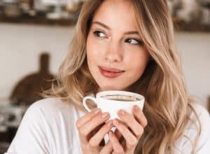 WOMAN DRINKING COFFEE