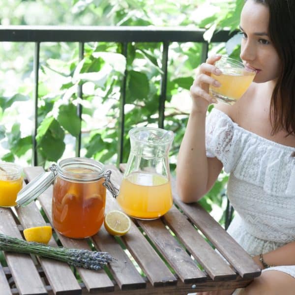 DOES KOMBUCHA HAVE ALCOHOL? LEARN THE PROS & CONS OF THIS FUNKY BREW!