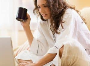 IS SITTING THE NEW SMOKING: YOING WOMAN SITTING IN FRONT OF A LAPTOP