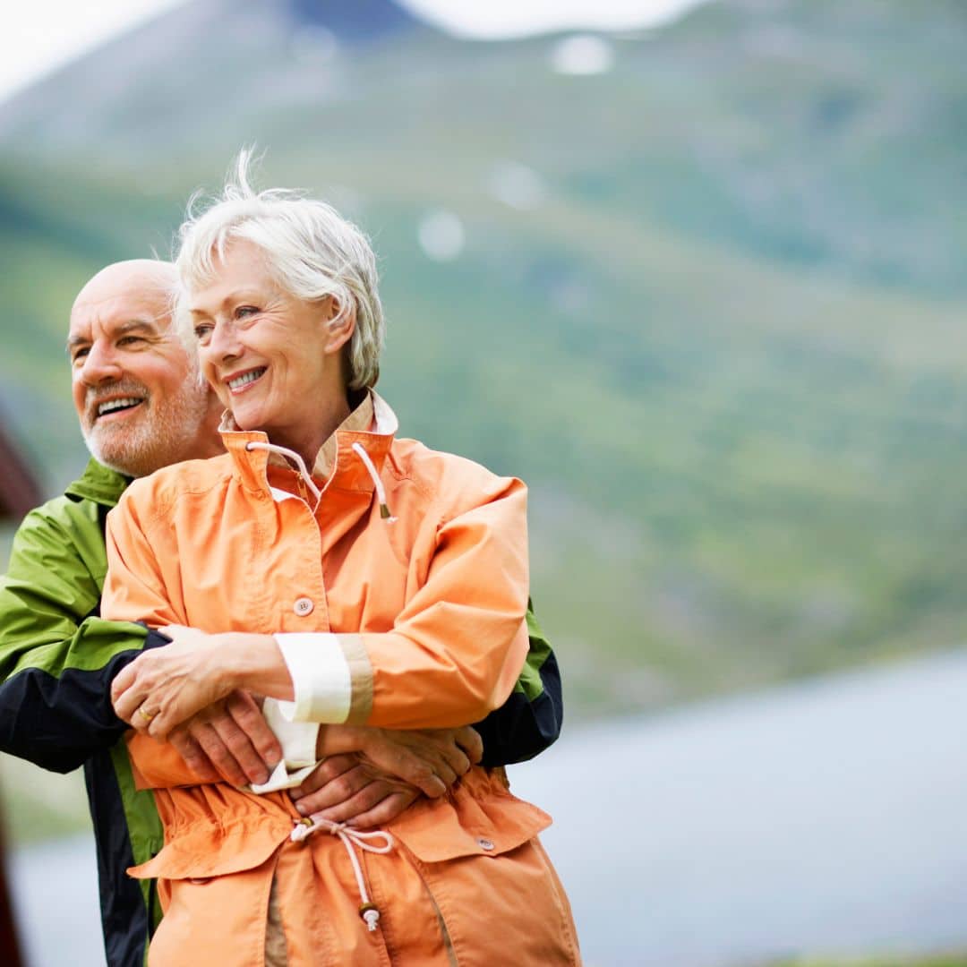 HEALTHSPAN VS LIFESPAN: MAN AND WOMAN EMBRACING IN FRONT OF A LAKE